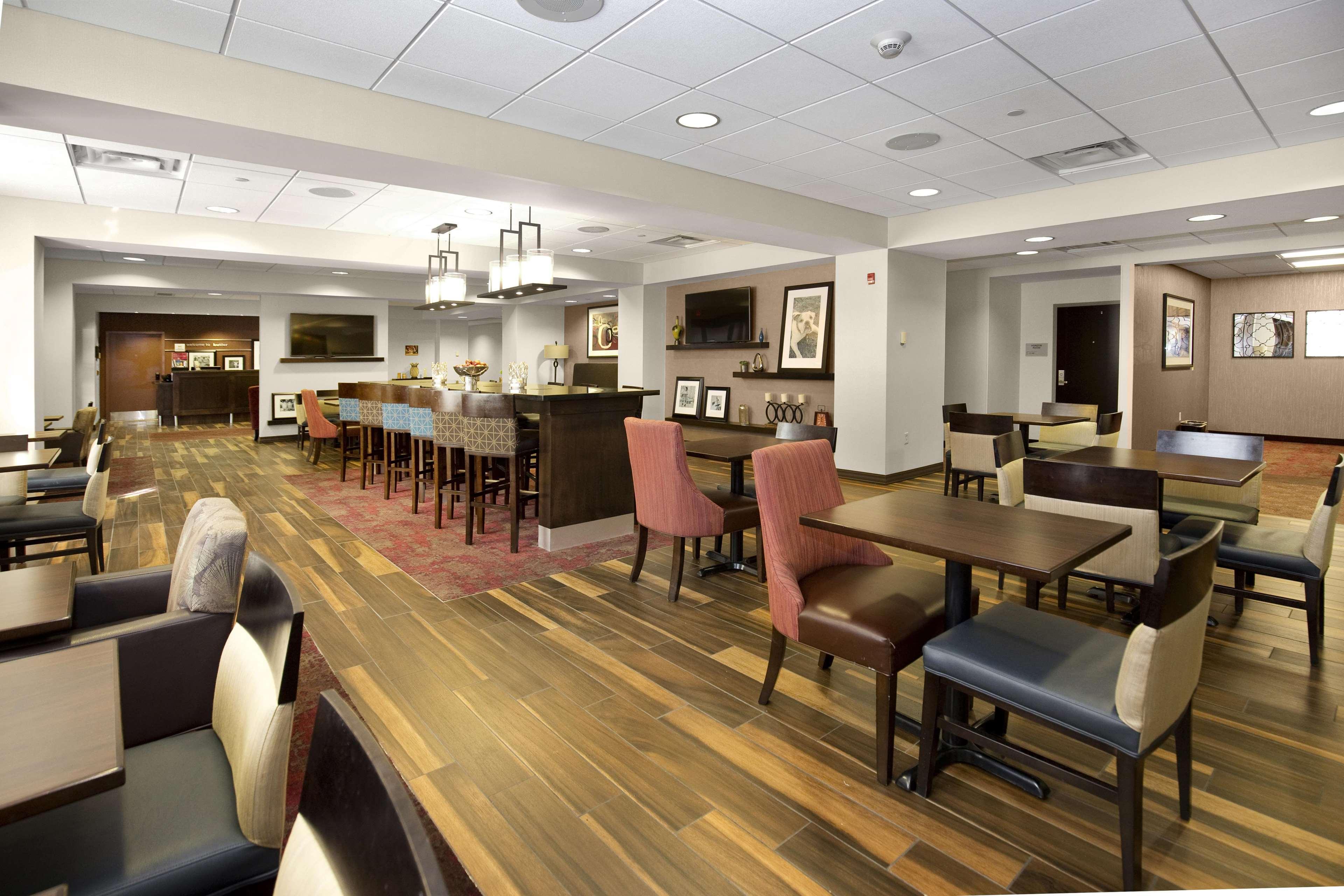 Hampton Inn Butler Exteriör bild